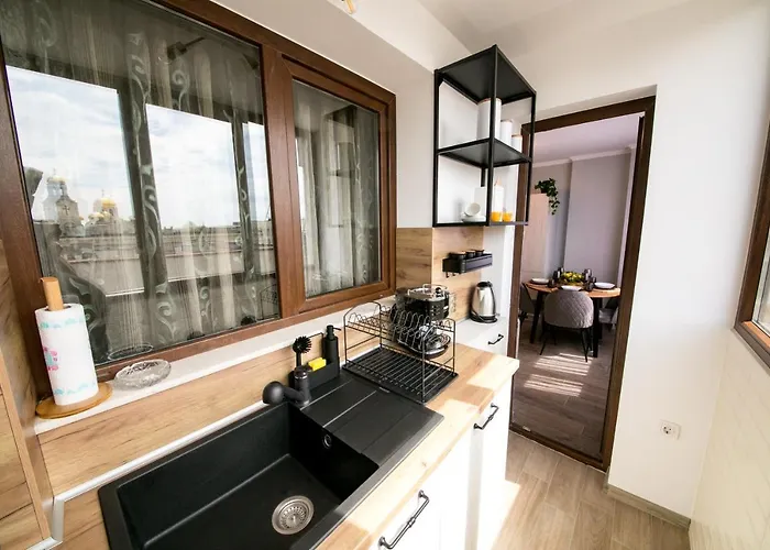 Cathedral Apartment *