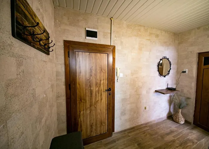 Cathedral Apartment *